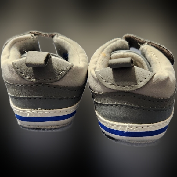 Kid's Old Navy Soft Sneaker Shoes, 3/4 - Picture 3 of 4
